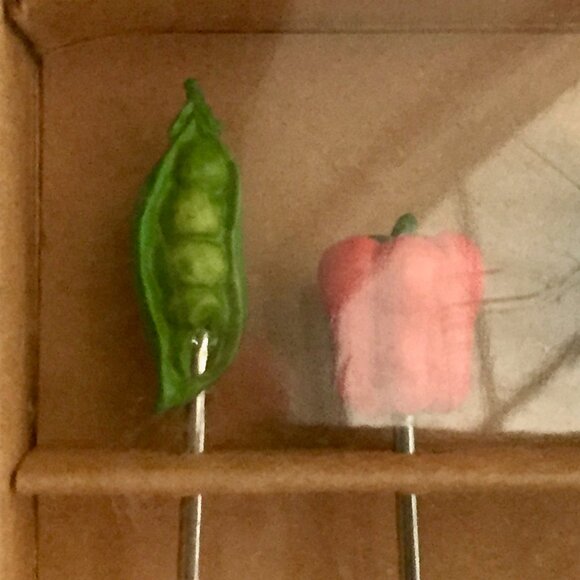 Crate and Barrel NEW Set Of 6 Vegetable Themed Cocktail Hors D'oeuvre Picks - Picture 2 of 12